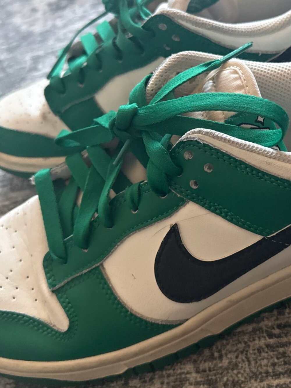 WOMENS NIKE LOW DUNKS - GREEN + WHITE - W9 - Picture 2 of 4
